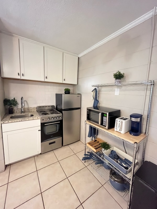 Photo - 402 S Holly St Condo