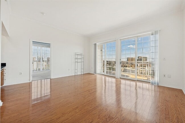 3225 Turtle Creek Blvd Unit 2104