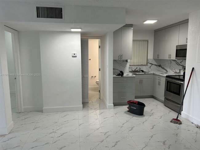 Photo - 8841 W Flagler St Unidad 108