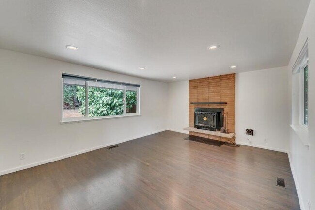 Photo - 3 bedroom in Seattle WA 98133