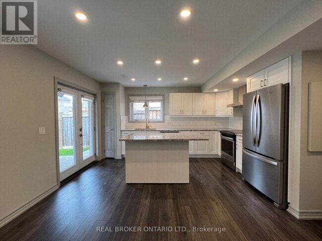 Photo - 70 Juglans Crescent