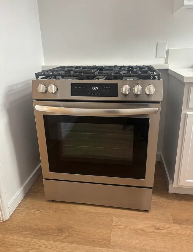 Photo - 13207-13213 Oxnard St