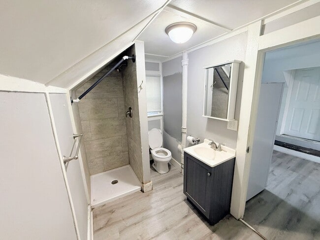 Photo - 1305-1307 Avon Unit 1305 (Upper)