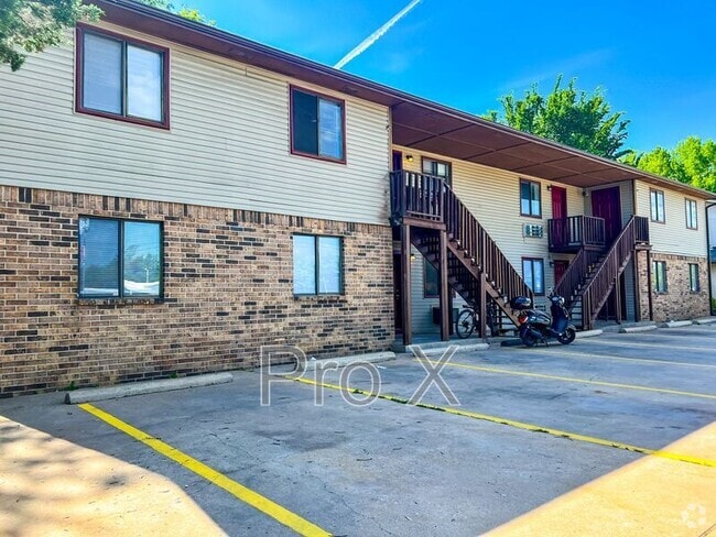 Building Photo - 1045 Happy Hollow Rd Unit #5 Rental