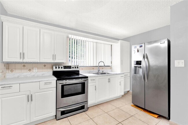 Building Photo - 951 W 30th St Unit 2 Rental
