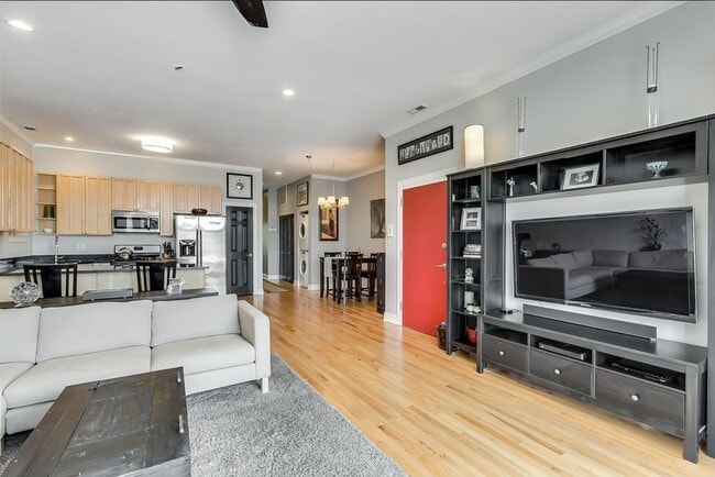 Photo - 2740 W Belmont Ave