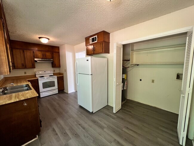 Photo - 636 Garland St