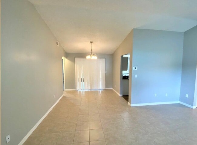 Photo - 1025 St Johns St SE