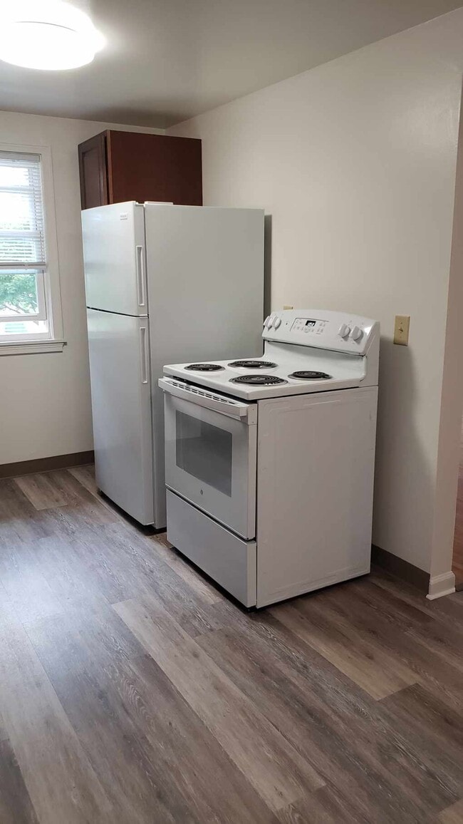 Photo - 170 Longmeadow Rd Unit Apt 4