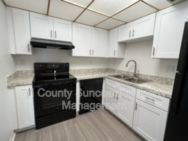 Photo - 1830 Dr M.L.K. Jr St N Unidad 403