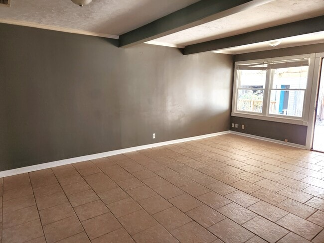 Photo - 3221 Lawnview St