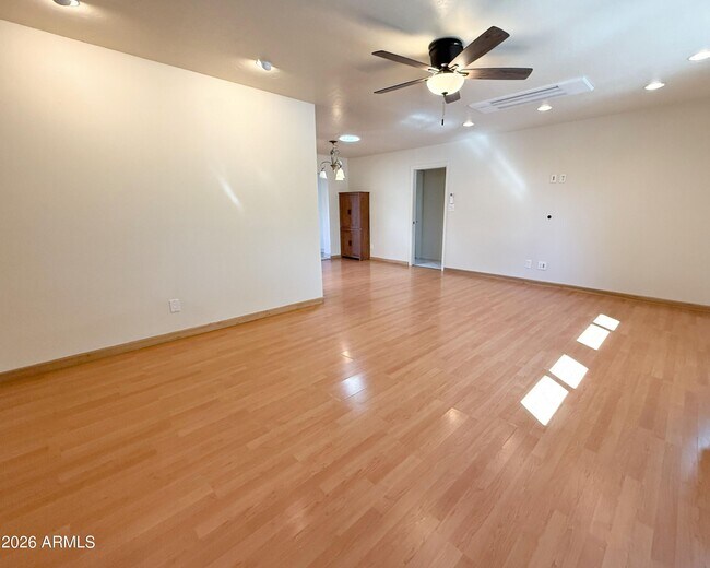 Photo - 710 E Hermosa Dr