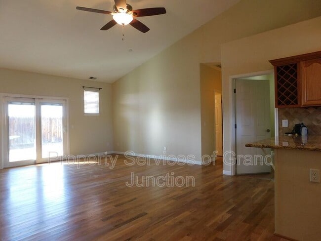 Photo - 325 Arches Dr