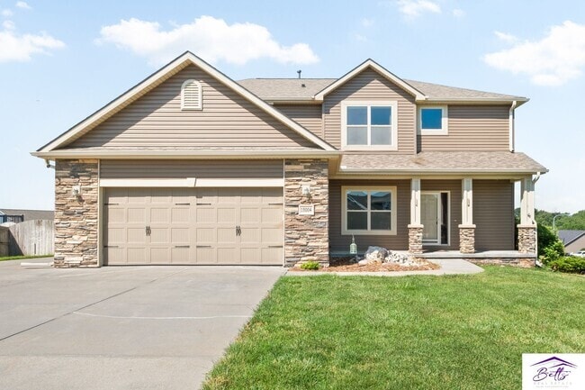 Building Photo - AVAILABLE NOW! Rental