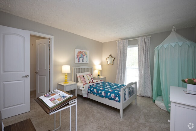 2BR, 2BA - 1300SF