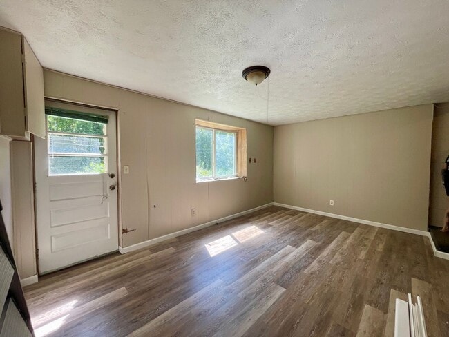 Photo - 114 Woodhill Dr Unit HOUSE