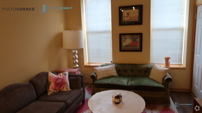 Building Photo - 1443 N Bosworth Ave Unit 1F Rental