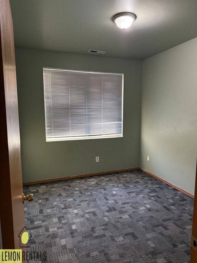 Photo - 1215 Ledwich Ave Unit 2