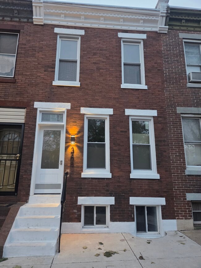 Fully Renovated Duplex-Temple Hospital Area - 3408 Goodman St