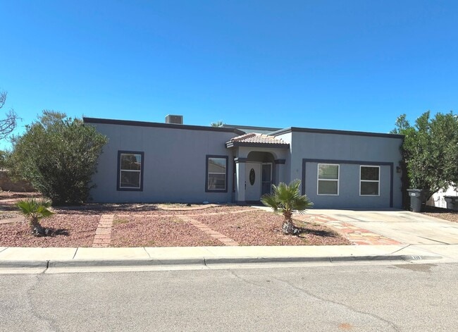 Building Photo - Corner Lot Home in Gated Santa Teresa