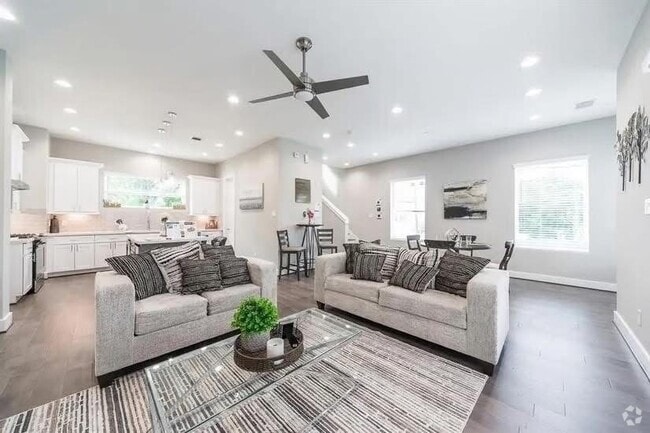 Building Photo - 1329 Buescher Dr Rental