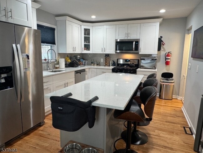 Building Photo - 77 Martin St Rental