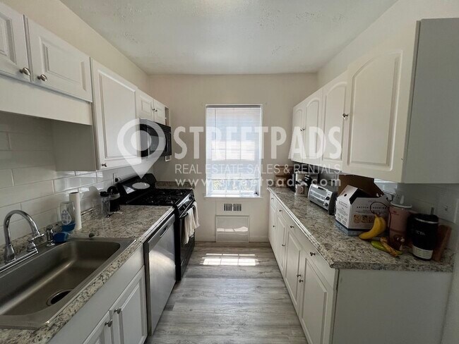 Photo - 1153 Beacon St Unit 4