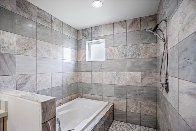 Building Photo - 15000 S Richmond Ave