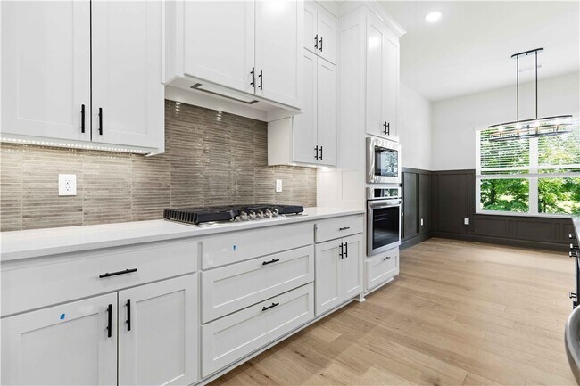 Photo - 1070 Whistler St