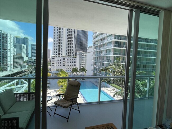 Photo - 79 SW 12th St Unidad 1211-S