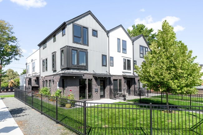 Photo - 1401 Yates St