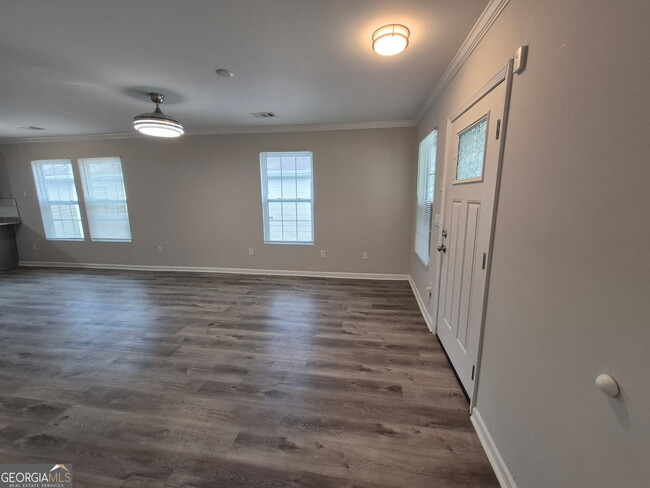 Photo - 1061 Fair St SW