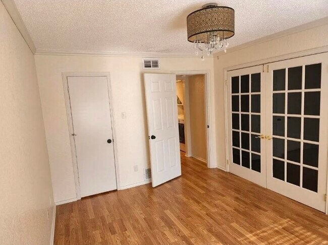 Photo - 2708 London Ct