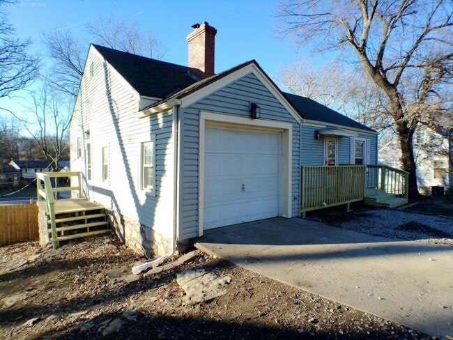 Photo - 5302 N Spruce Ave