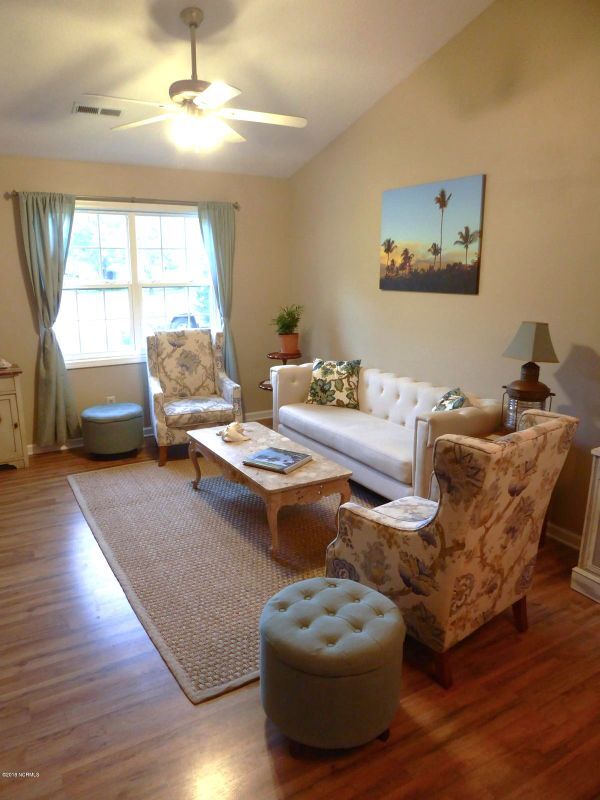 Photo - 744 Antler Dr
