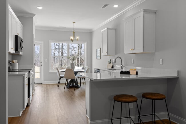 Photo - 332 Bellingham Dr NE