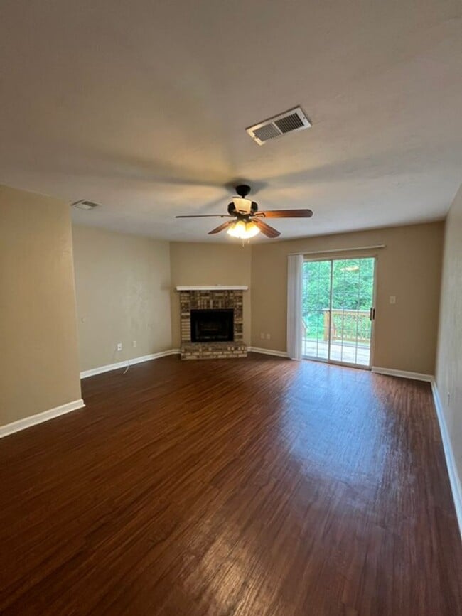 Photo - Stunning 2 Bed, 2 1/2 Bath Townhouse Available Now