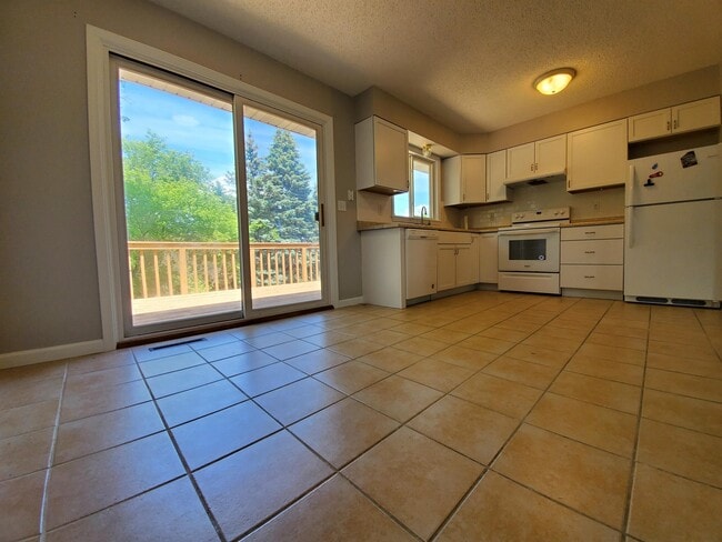 Photo - 627 36th St SW