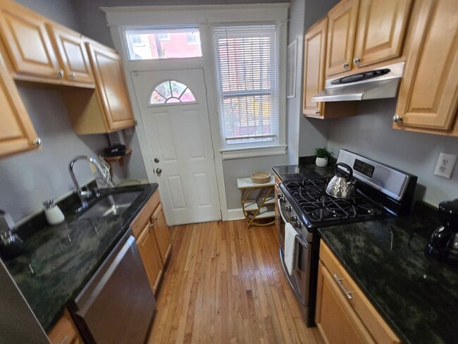 Photo - 411 Hobart Pl NW Unidad 411 Hobart Place