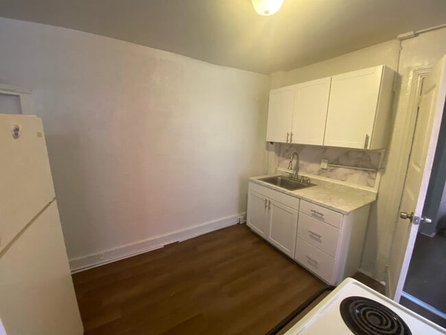 Building Photo - 323 N 9th St Unit 2