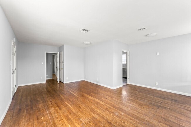8102 Norwich Ave Unit 1