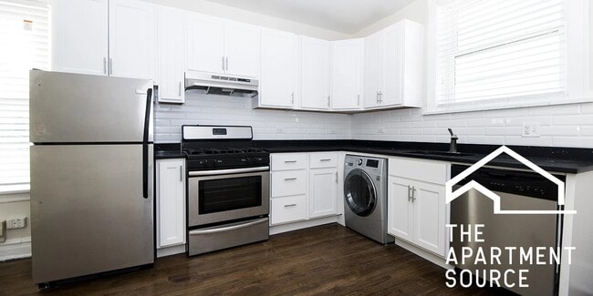 Building Photo - 918 Green Bay Rd Unit 3G