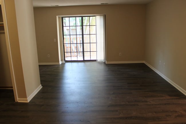 Living Room - 48 N Mountain Rd Unit 303