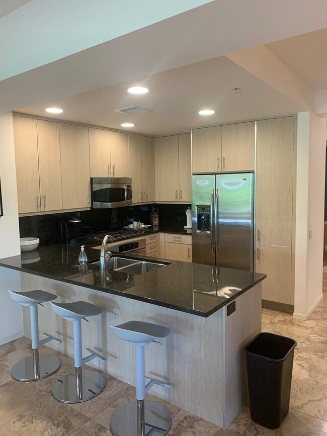 Building Photo - 7117 E Rancho Vista Dr Unit 2002