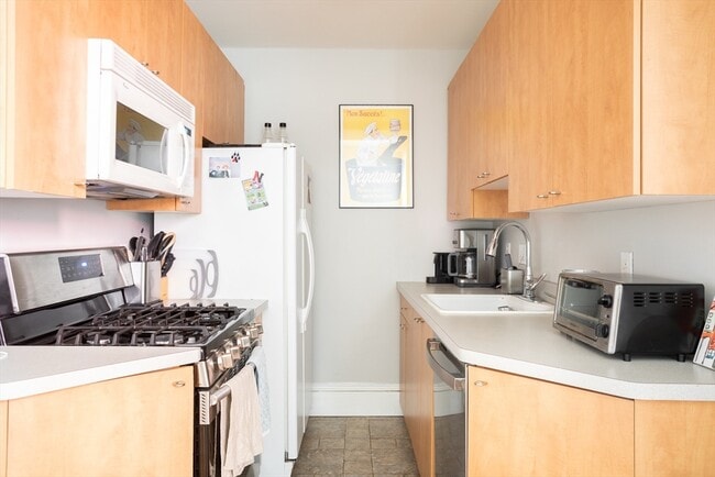 Building Photo - 81 St Botolph St Unit 1