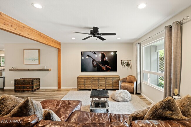 8543 E Mitchell Dr