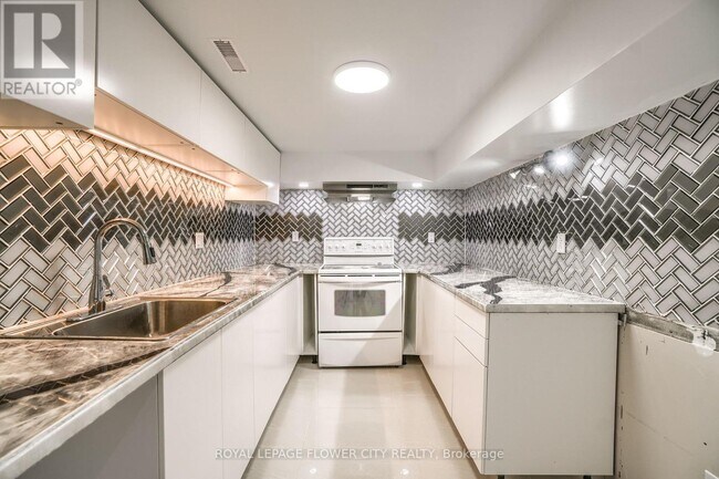 Photo - 12 Gondola Crescent