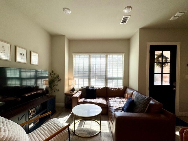 Photo - 2208 Zenith Ave