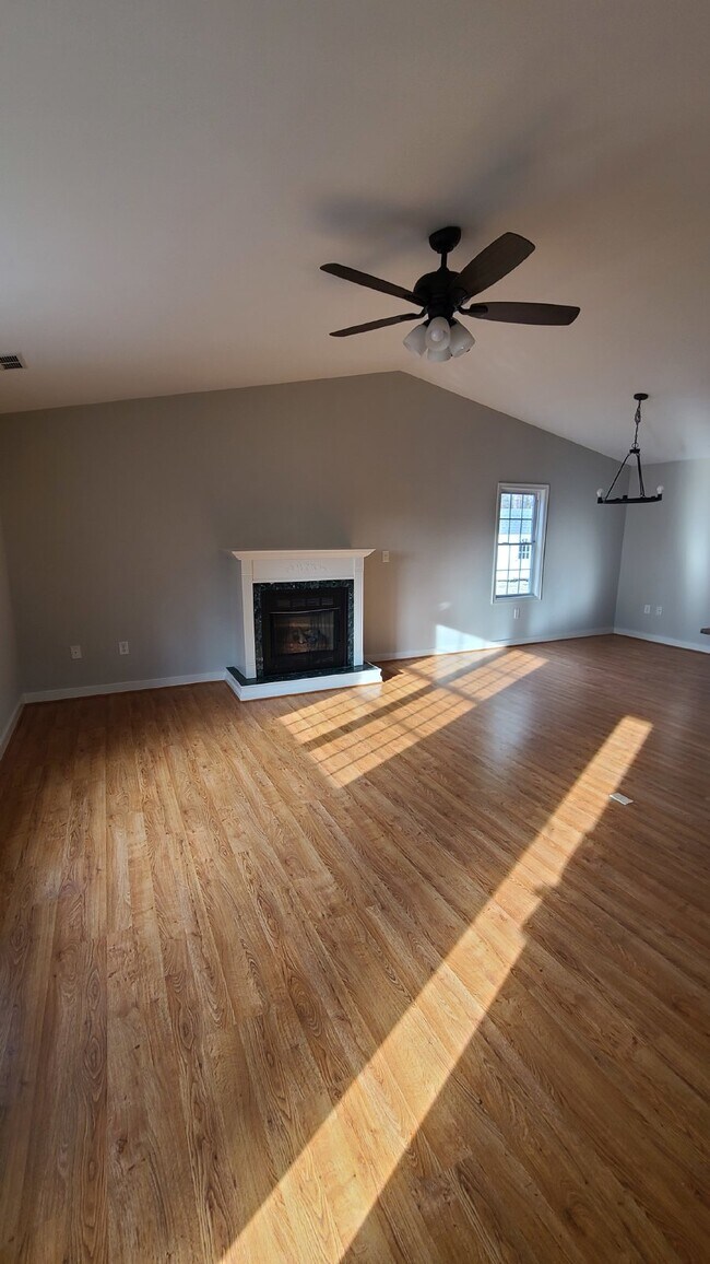 Photo - Charming 3 Bedroom Home with 2 Full Baths ...