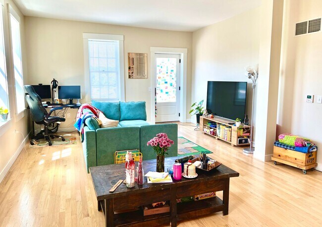 Photo - Putnam Block Hotel, Bennington - Spacious ... Apartment Unit 309